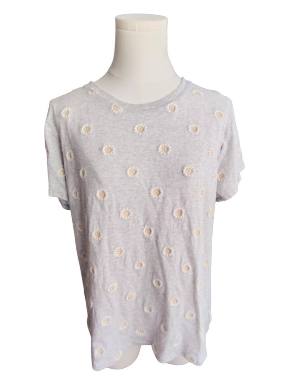 Lucky Brand 100% Cotton Gray Yellow and White Daisy Floral Tee Size Large